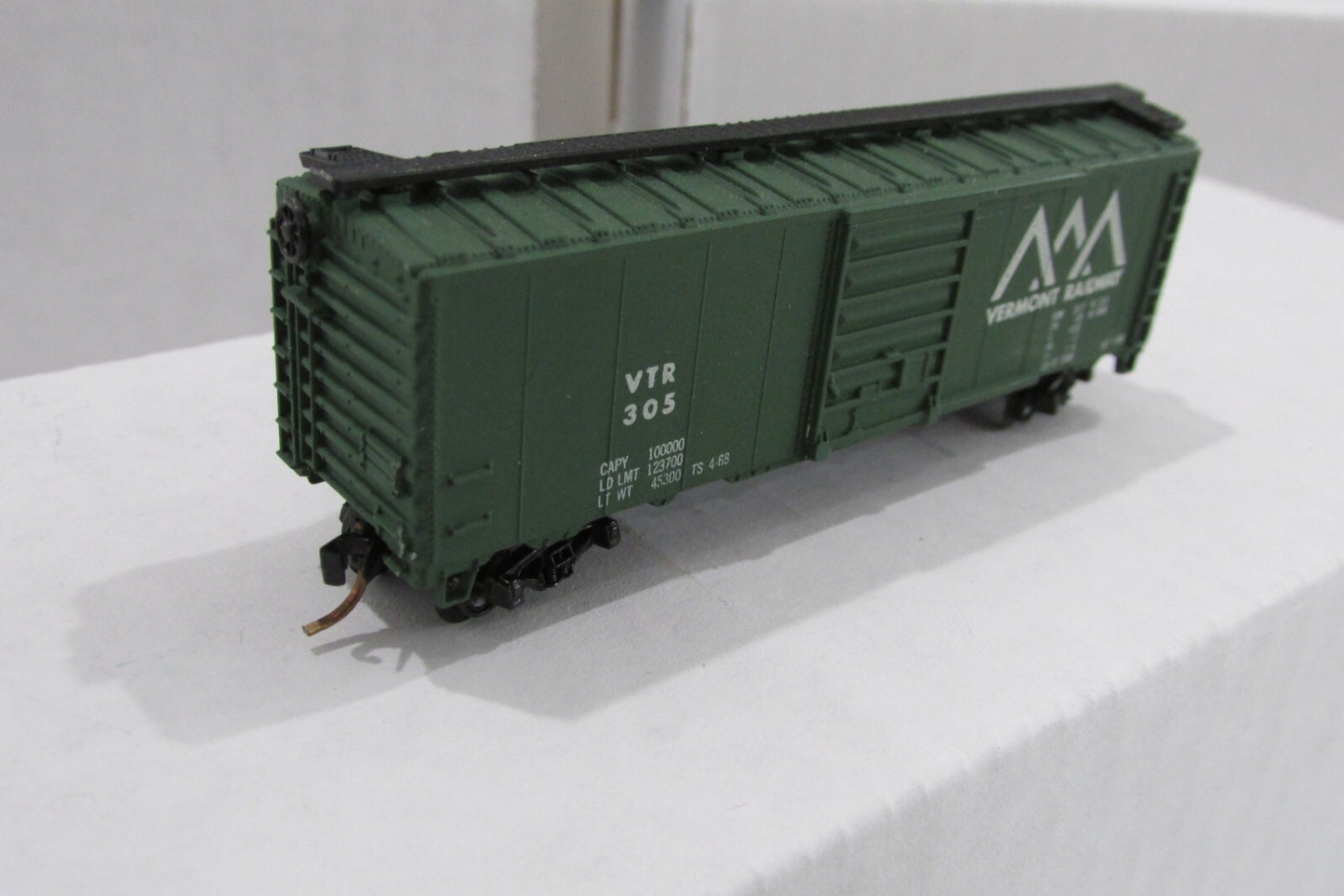 N Scale Con-Cor  1001-Q Vermont 40' Steel  Box Car