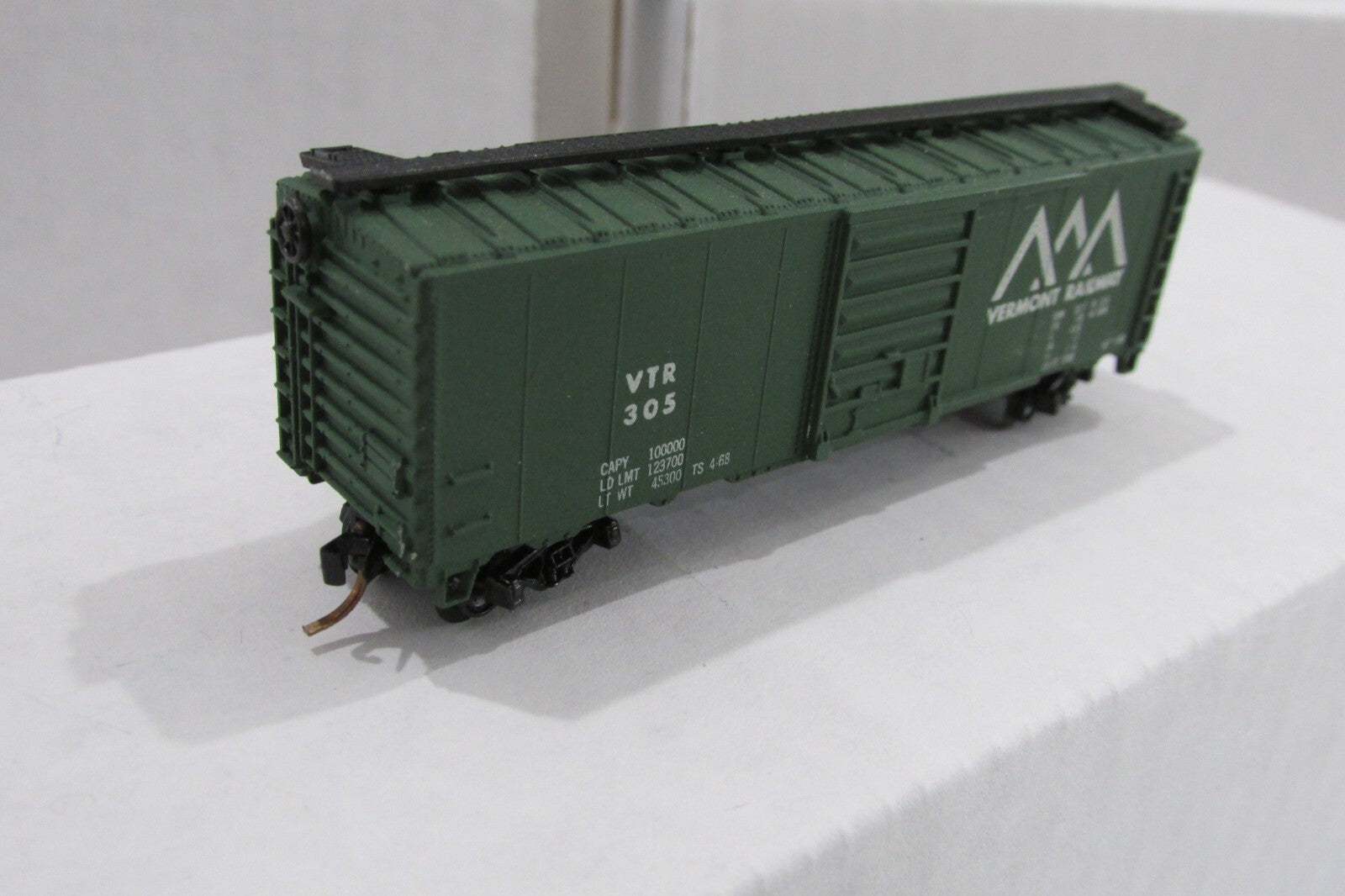 N Scale Con-Cor  1001-Q Vermont 40' Steel  Box Car
