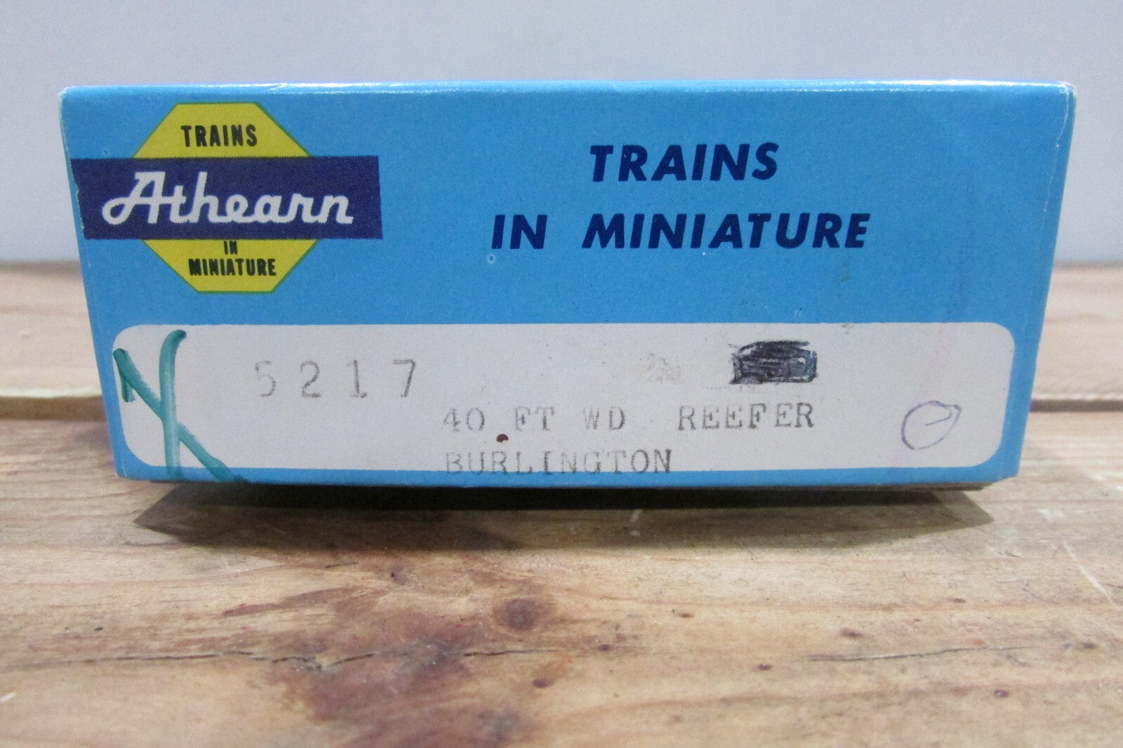 HO Scale Athearn 5217 40ft WD Reefer Car Kit Burlington