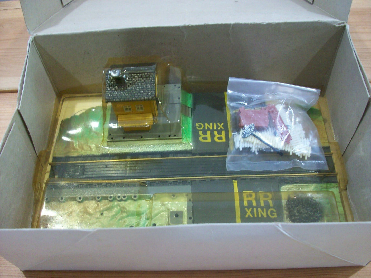 HO Scale Life-Like 08703 Milltown Switchaman