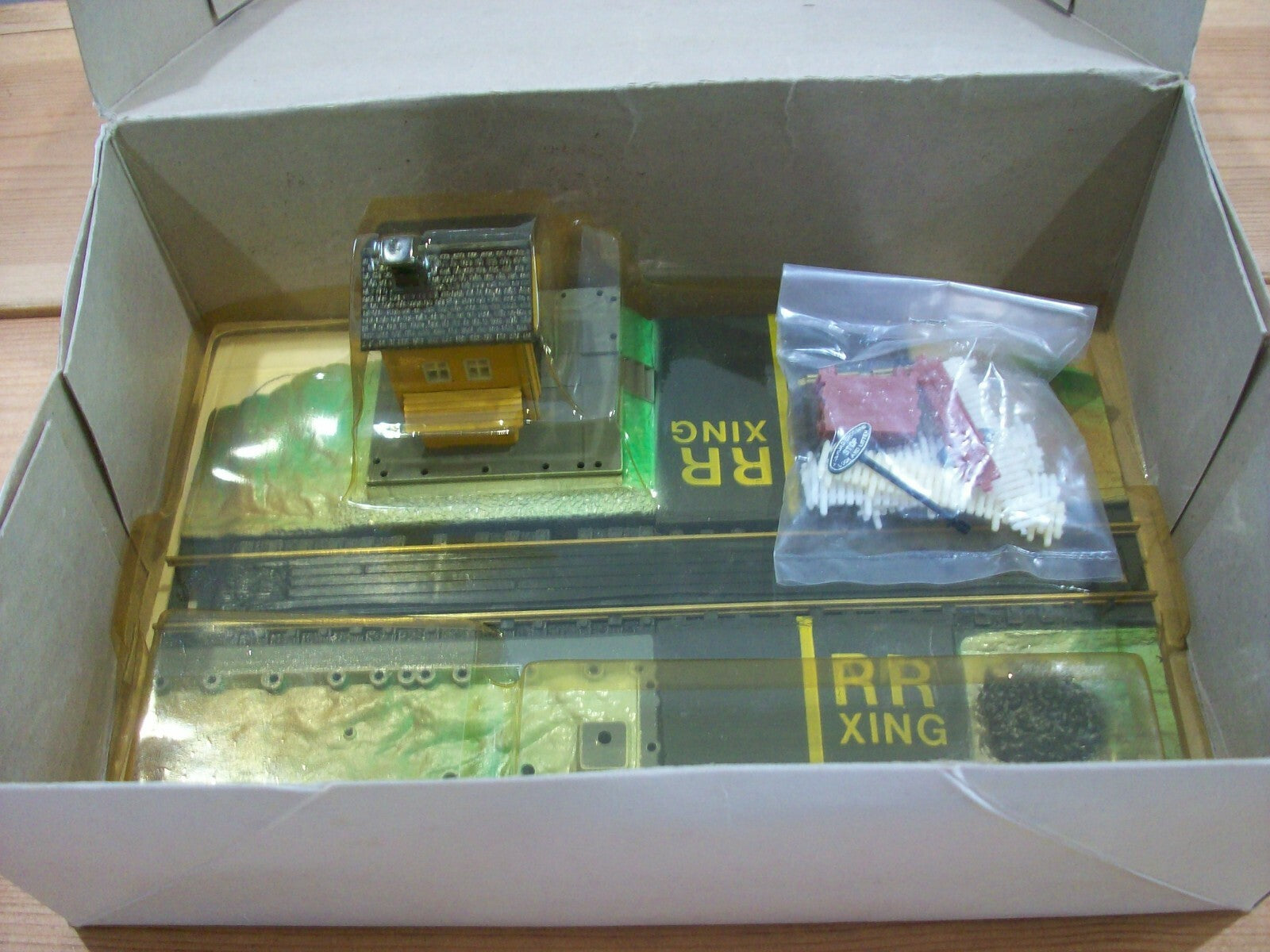 HO Scale Life-Like 08703 Milltown Switchaman
