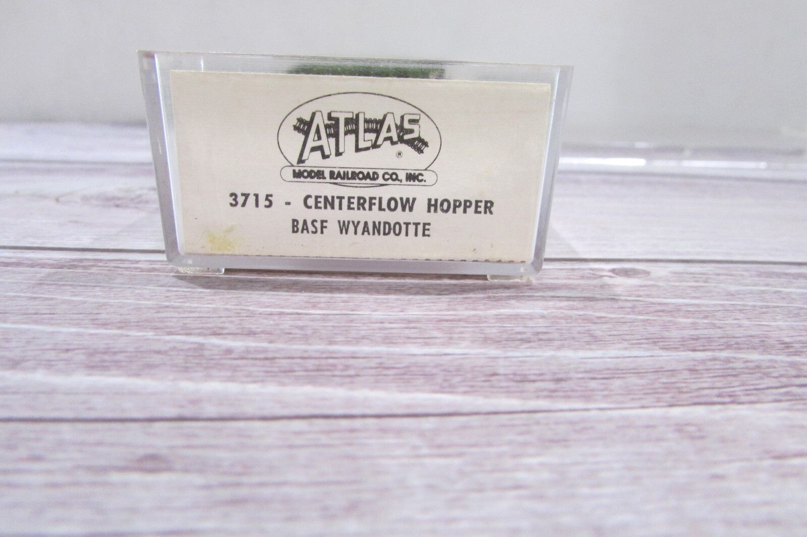 N Scale Atlas 3715 Centerflow Hopper BASF Wyandotte