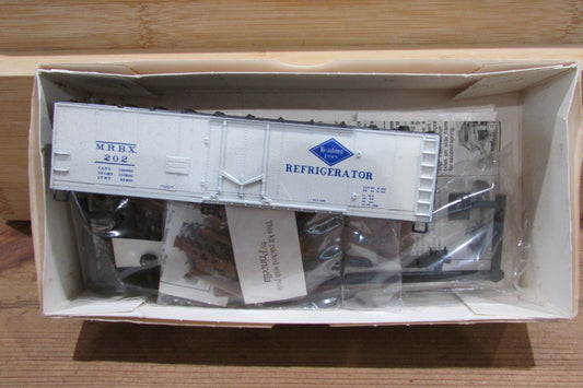 HO Scale Walthers 932-3308 40' Plug Door Reefer Kit READING #202 WAL5033