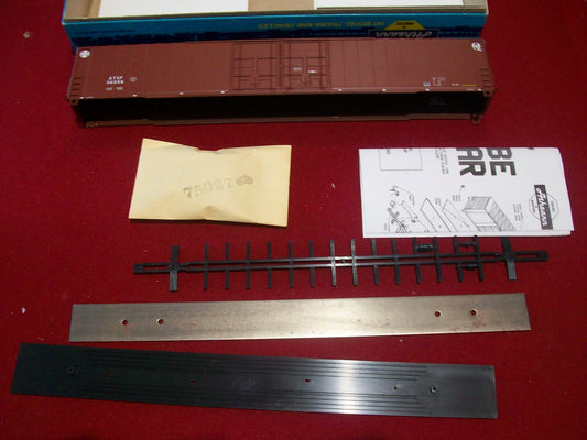 HO Scale Athearn 2952 4-Door 86'ft Hi Cube SANTA FE Kit Car Lot#4056