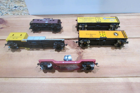HO Scale (5) Assorted Freight Cars LOT#0148