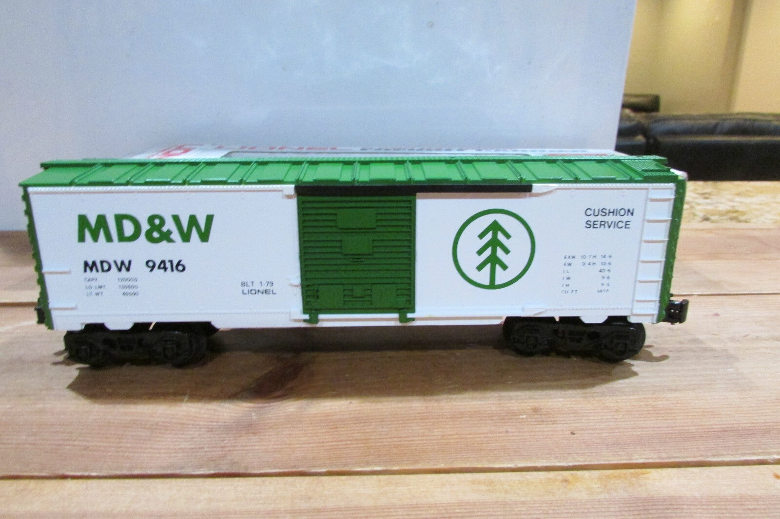 O Scale  Lionel 6-9416 Minnesota,Dakota & Western Box Car