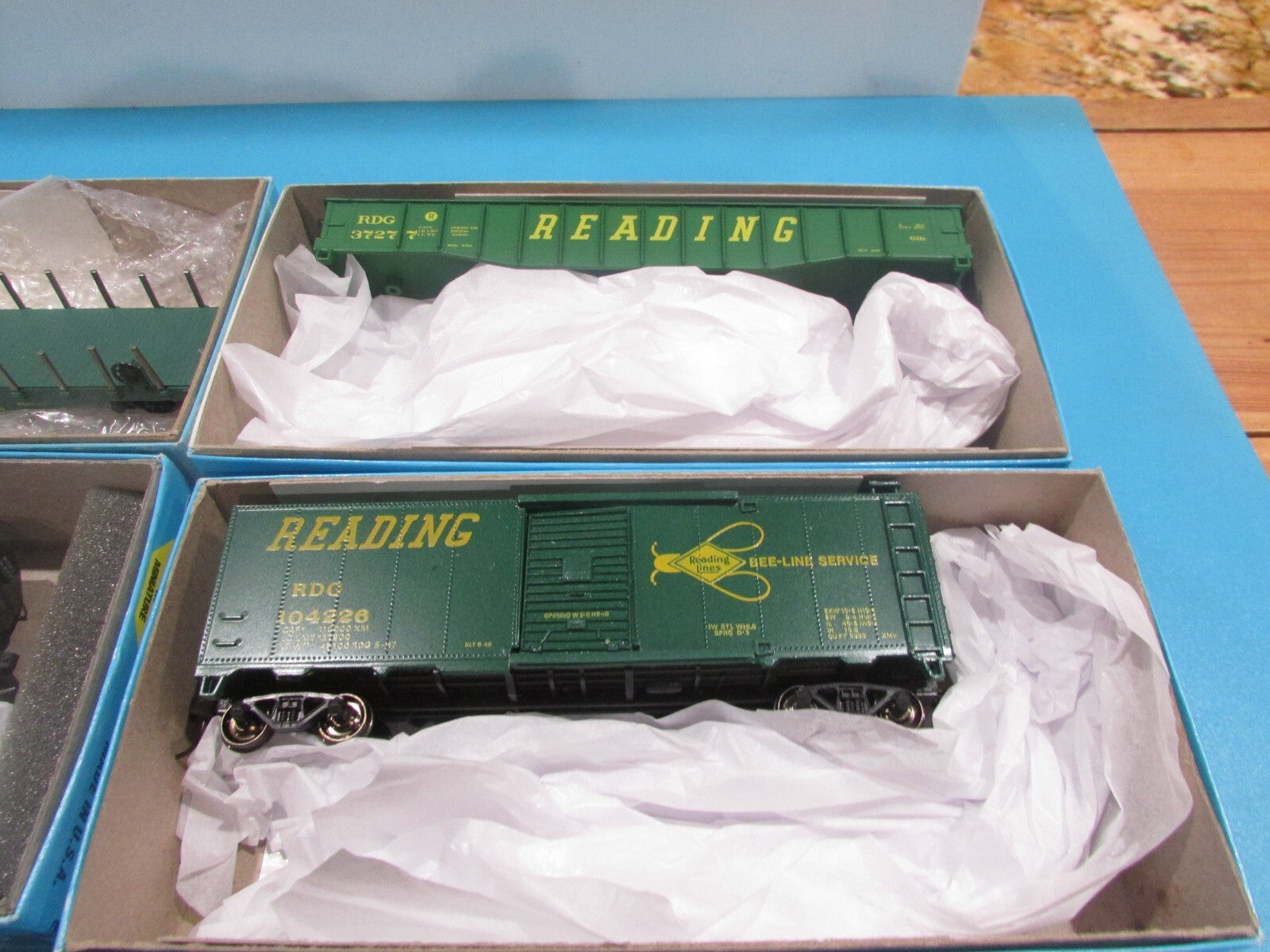 HO Scale Athearn (4) Assorted Freight Cars Reading Lot#2177