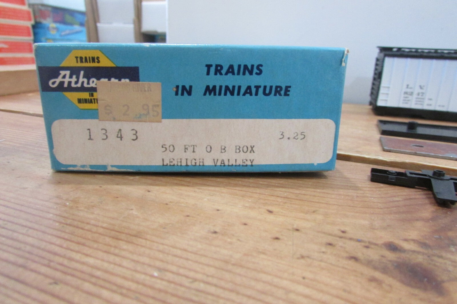HO Scale Athearn 50ft OB Box Car Lehigh Valley Kit ATH4532