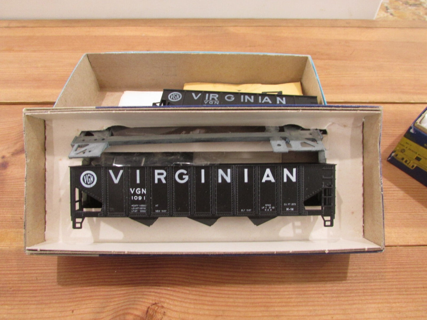 HO Scale Athearn  & Rondhouse (3) Asssorted Freight Cars Kits Virginia Lot#1650