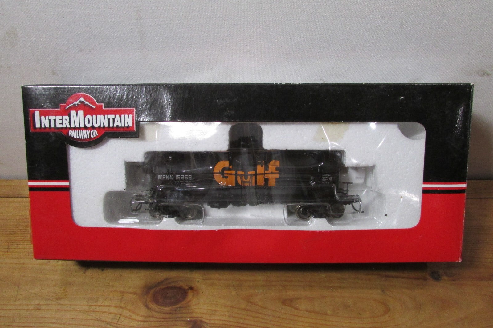 HO Scale InterMountain 46203-28 10.000 Gallon Tank Car Gulf # 15262 Lot#4143