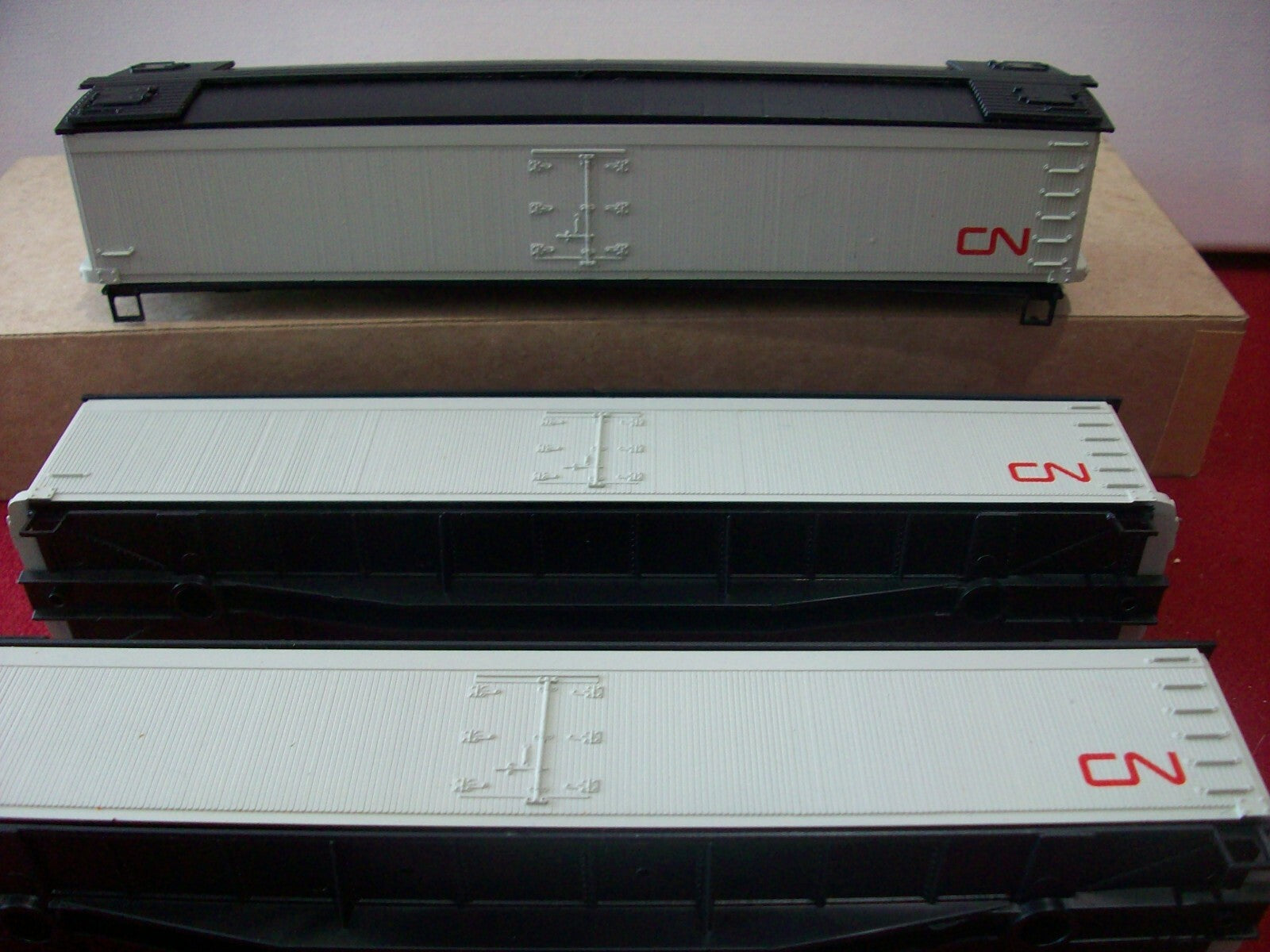 HO Scale (3) Roundhouse 6116 50'Express Reefer "Canadian National" Lot#0549