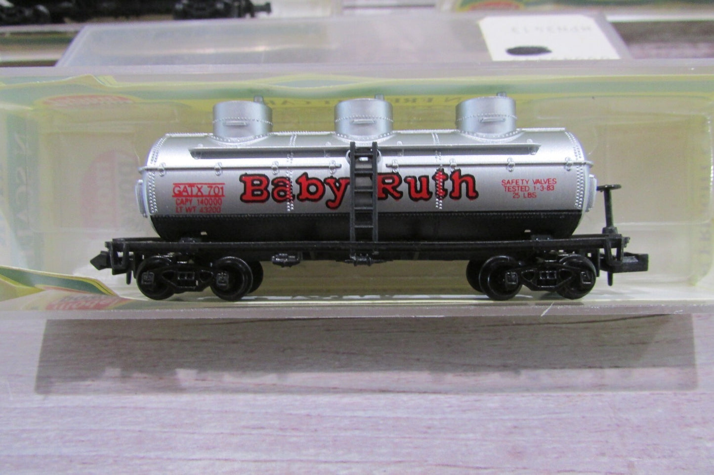 N Scale Model Power (5) Assorted Tank Cars   Lot#3073