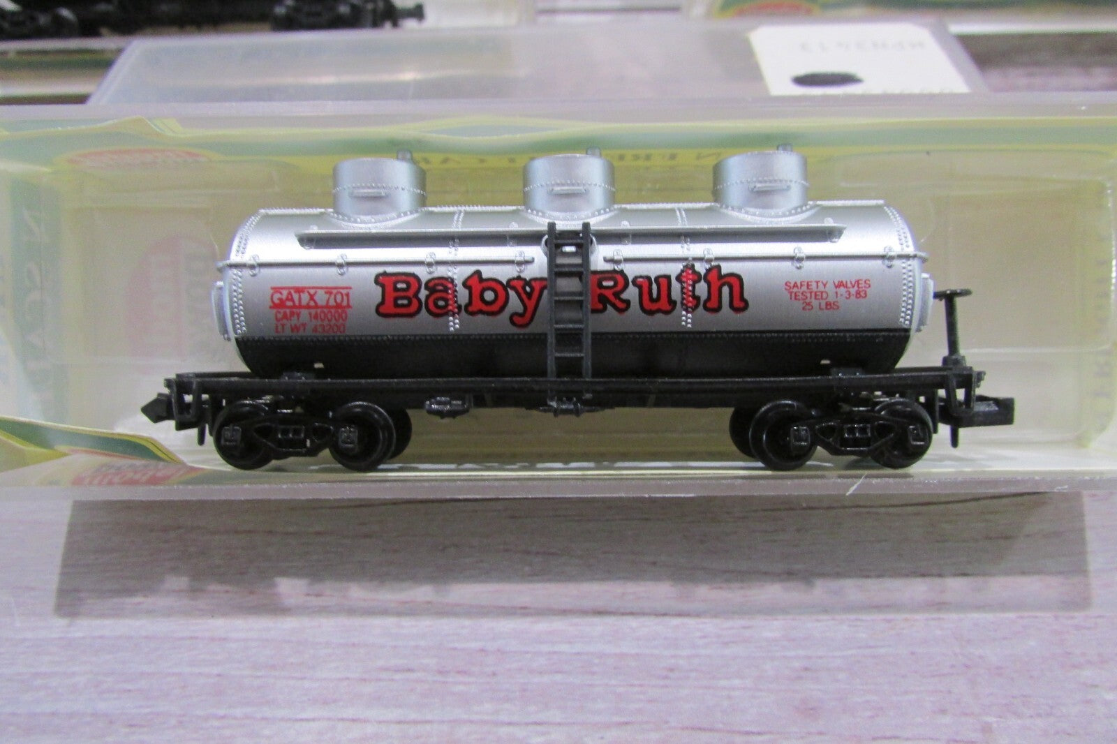 N Scale Model Power (5) Assorted Tank Cars   Lot#3073