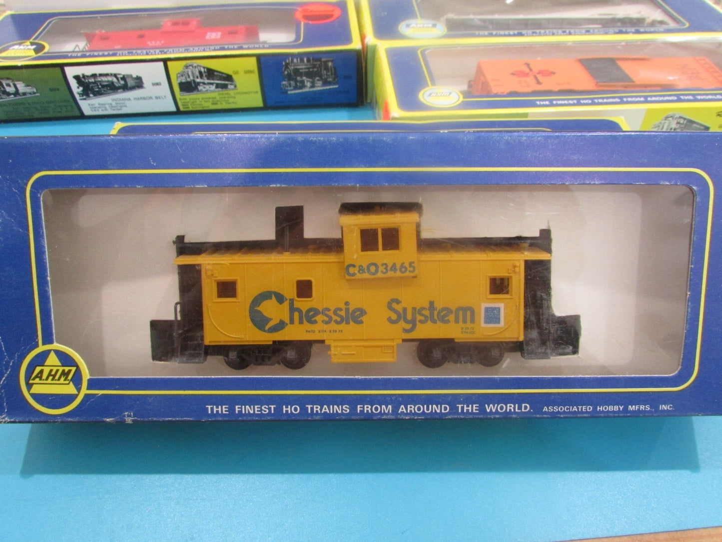 HO Scale (5) AHM Assorted Cabooses & Freight Cars Lot#2016