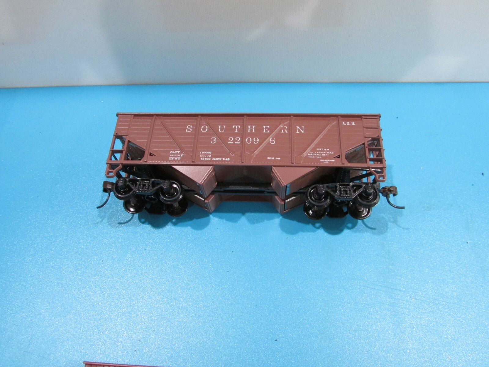 HO Scale (4) Assorted Freights Cars "Southern" Lot#1102