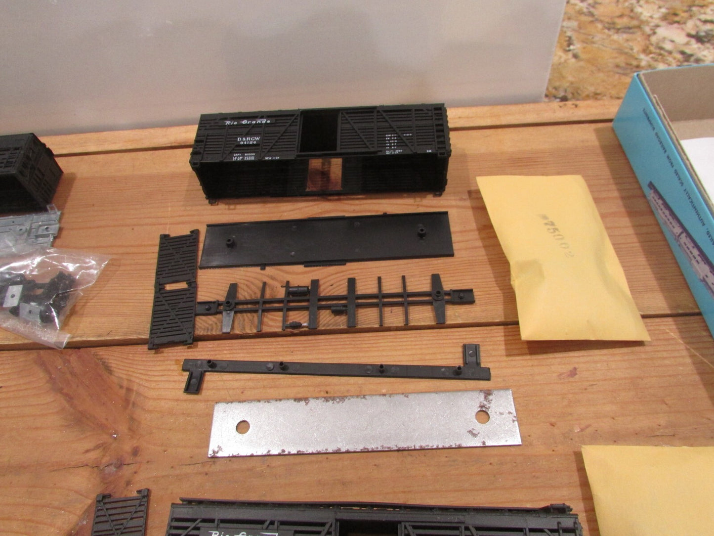 HO Scale Roundhouse & Athearn (4) Assorted Car Kits  Lot#1906