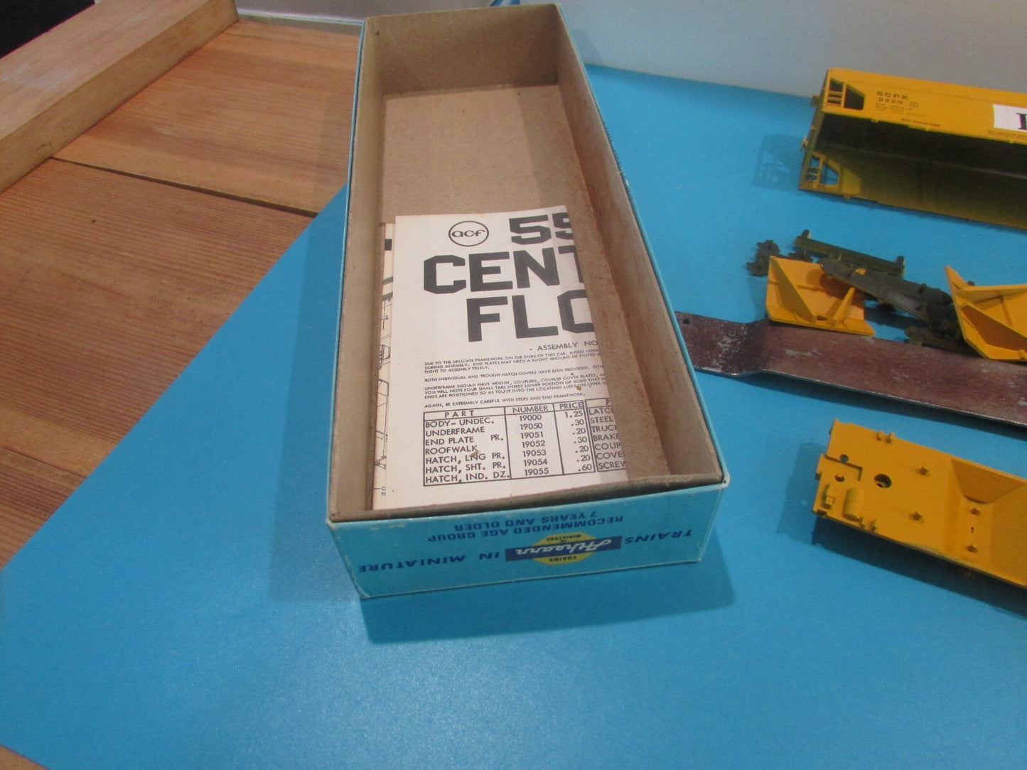 HO Scale Athearn 1910 55ft Center Flow Hopper Plastics Shell Oil Car Lot#2109