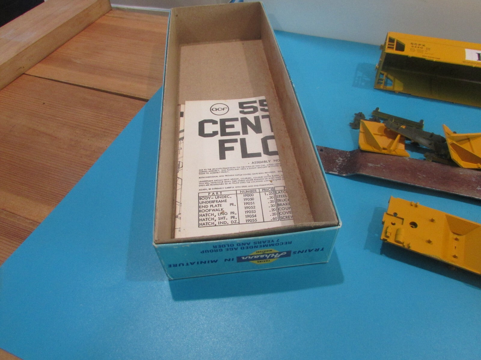 HO Scale Athearn 1910 55ft Center Flow Hopper Plastics Shell Oil Car Lot#2109