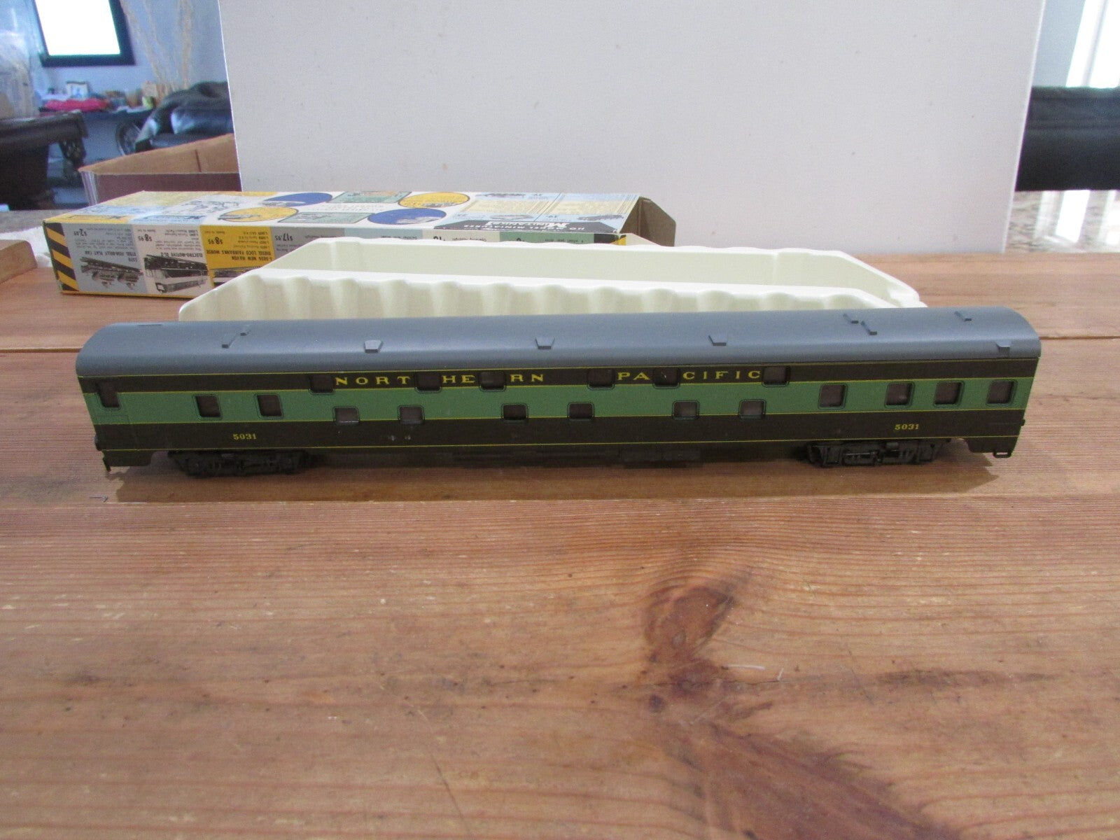 HO Scale AHM/Rivarossi Duplex Sleeper Passenger Car Northern Pacific Lot#3550
