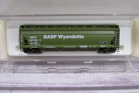 N Scale Atlas 3715 Centerflow Hopper BASF Wyandotte