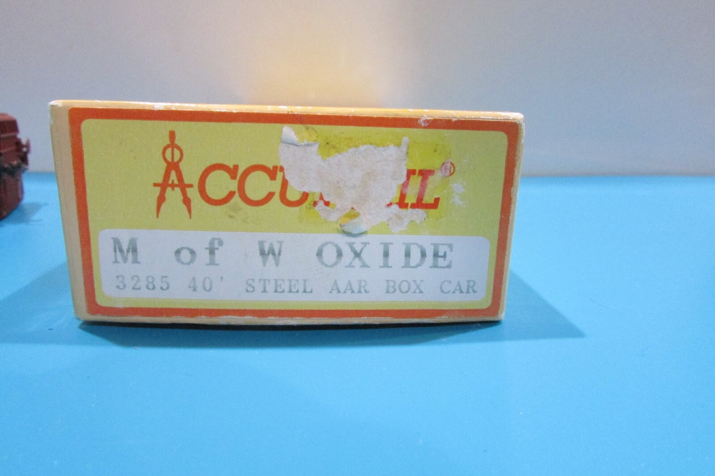 Ho Scale Accurail 3285 40' Steel AAR BoxCar M of W (oxide) Lot#0691