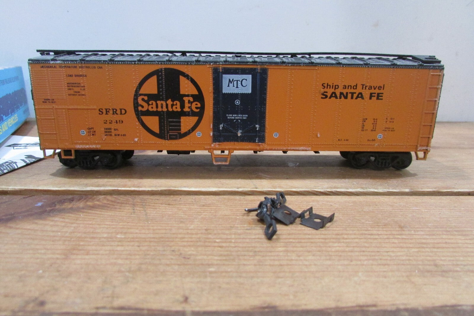 HO Scale Athearn 50' Reefer Car Santa Fe  Lot#3794