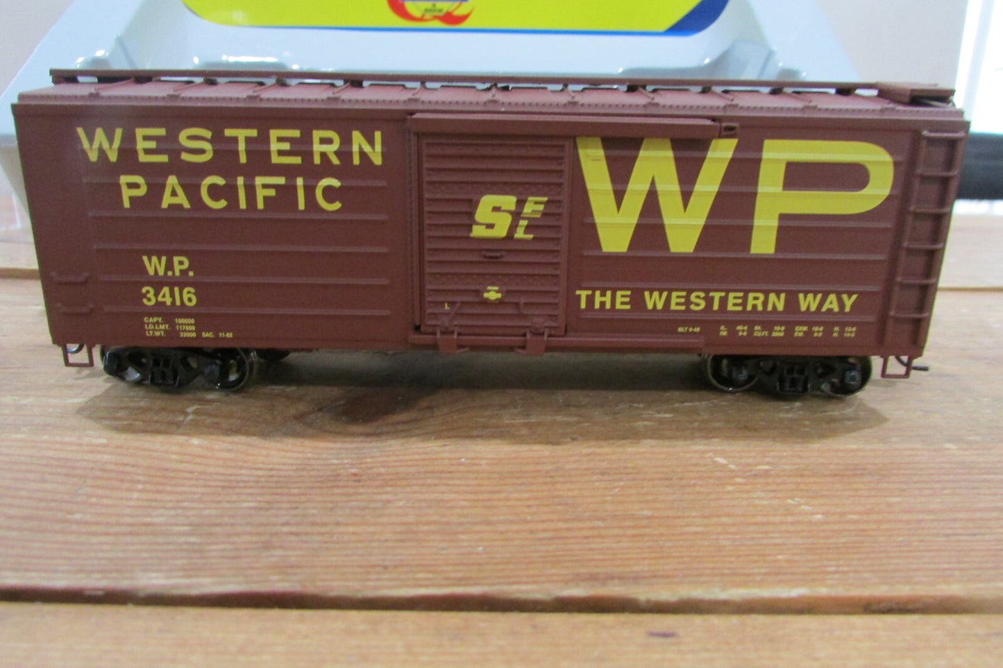 HO Scale Athearn 92799 40' Horizontal Rib Box Car  Lot#4635