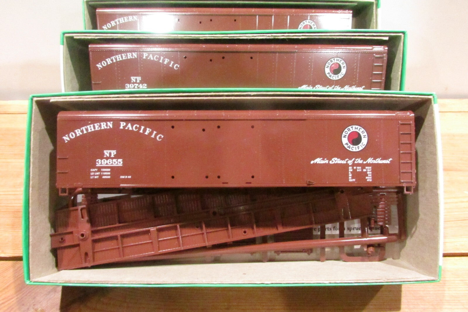 Ho Scale Bowser (3) 50'Round Roof DD Box Car Kit Northern Pacific Lot#3414