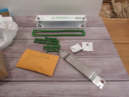 HO Scale Athearn  1905 ACF Centerflow W.R Grace #52181 Kit