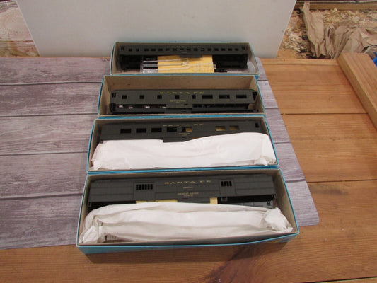 HO Scale Athearn (4) Passenger Car "Santa Fe" Kits Lot#3200