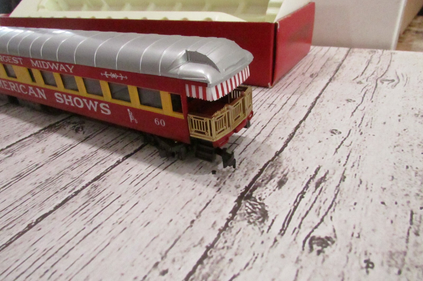 HO Scale Rivarossi Royal American Shows Observation Passenger Car RTR  Lot#3332