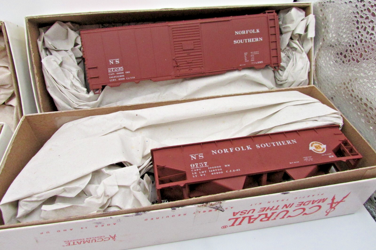 HO Scale Accurail (4) Assorted Freight Cars Kits Norflok Southern Lot#4815