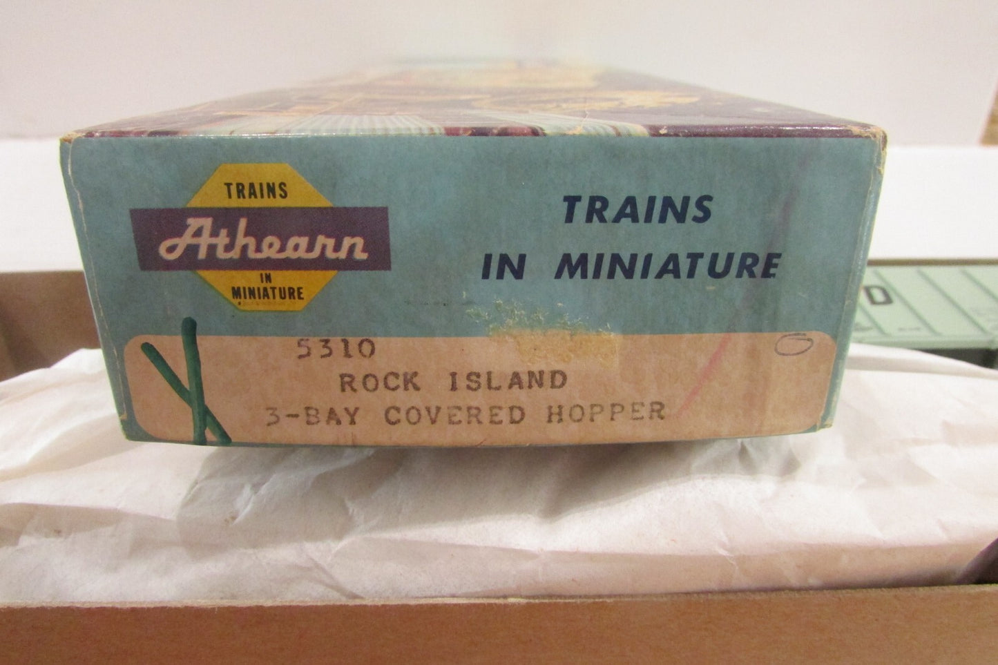 HO Scale Athearn 5310 Rock Island Covered Hopper Kit