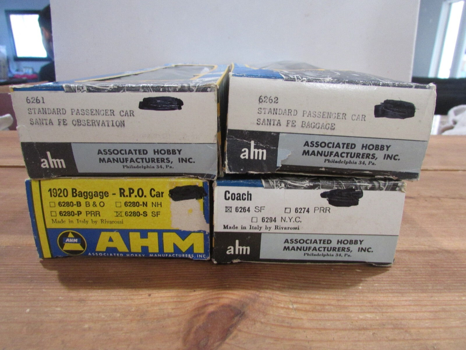 HO Scale AHM/Rivarossi (4) Santa Fe Assorted Passenger Cars  Lot#3558