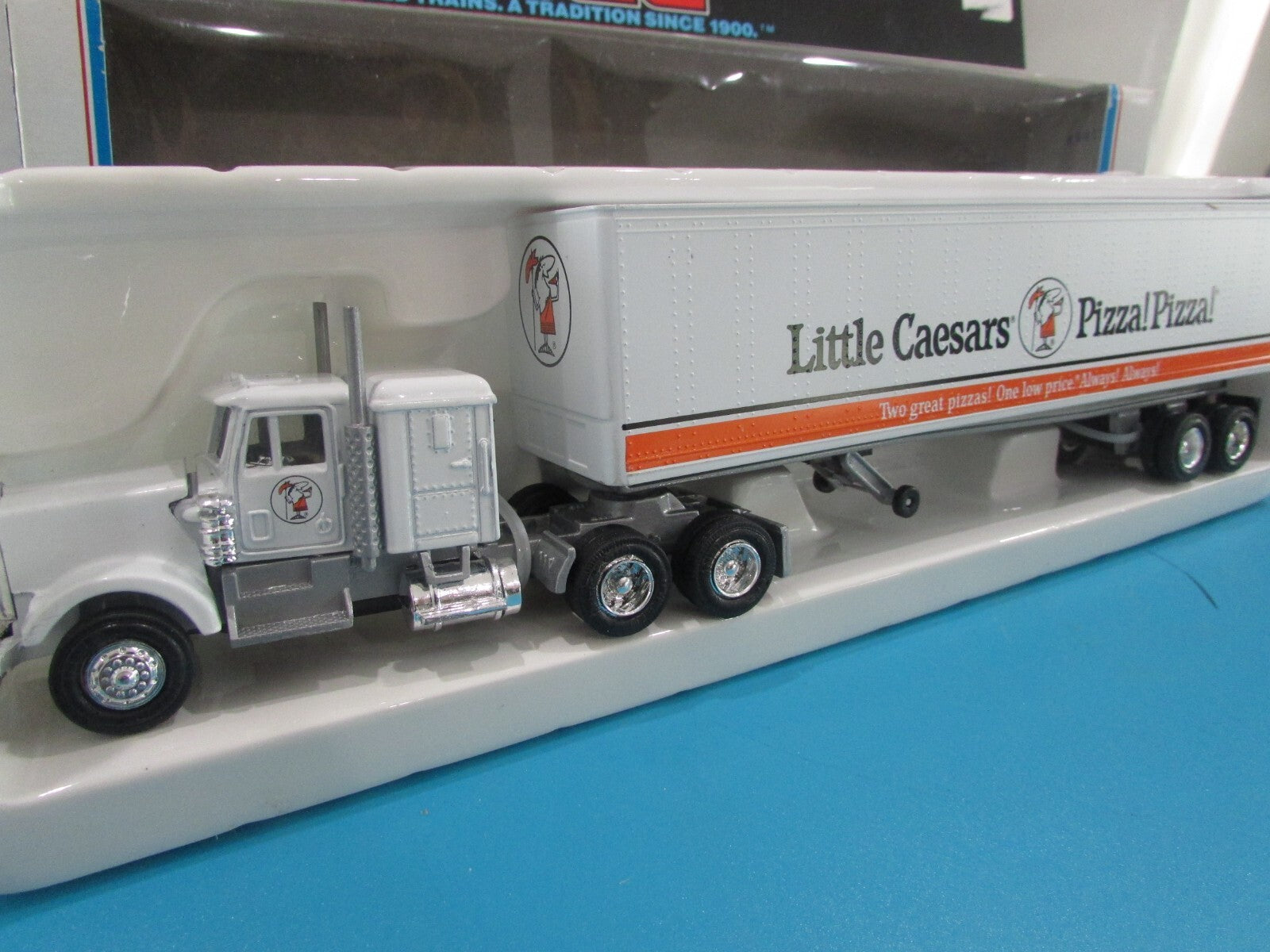 O Scale Lionel 6-12807 Litte Caesars Pizza tractor & Trailer Lot#1669