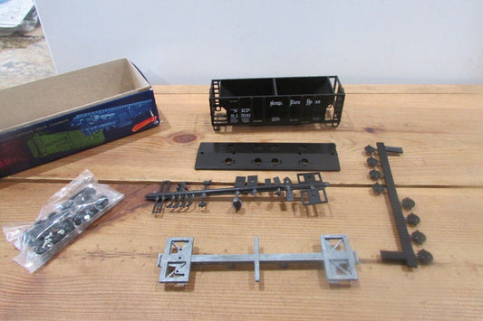 HO Scale Roundhouse 1465 2Bay Covered Hopper NKR RH4318