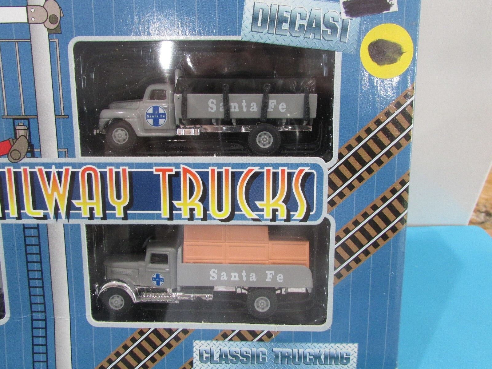 HO Scale  Imex 870126 1:87 Santa Fe Ford & Peterbilt Truck (Set of 4) Lot#1710