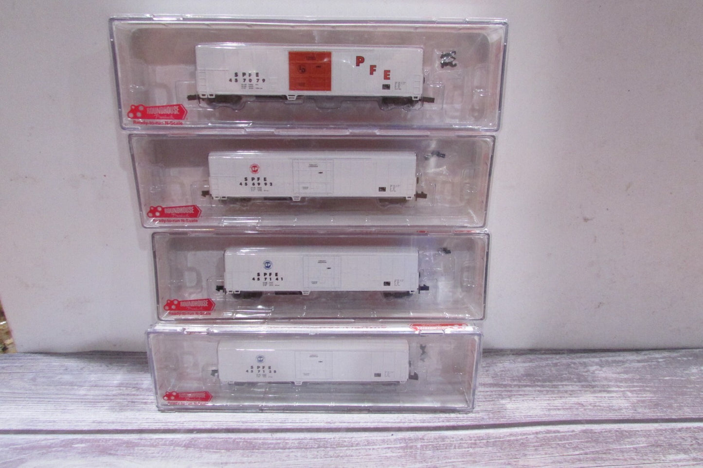 N Scale RoundHouse (4) 57' Mechanical Reefer SPFE  Lot#3026