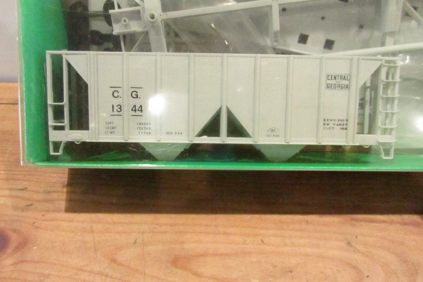 Ho Scale Bowser 55692 70Ton 2Bay Open Covered Hopper Central Georgia Kit