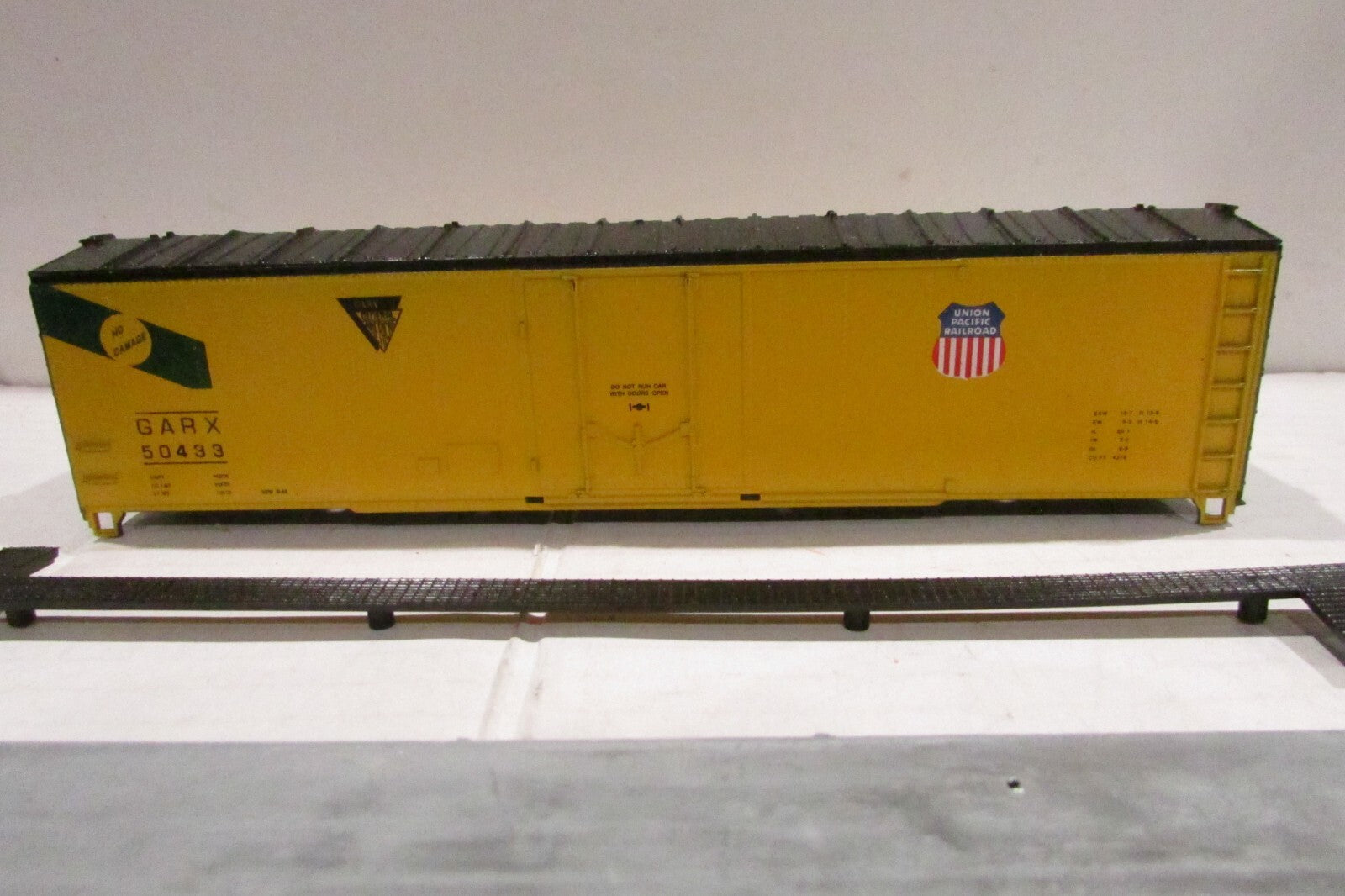 HO Scale RoundHouse 1233 50' GARX Box Car Kit Union Pacific RH4336