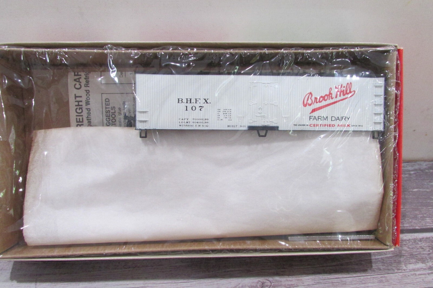 HO Scale Walthers 932-2484 40' Reefer Wood End BK Hill#107  Kit