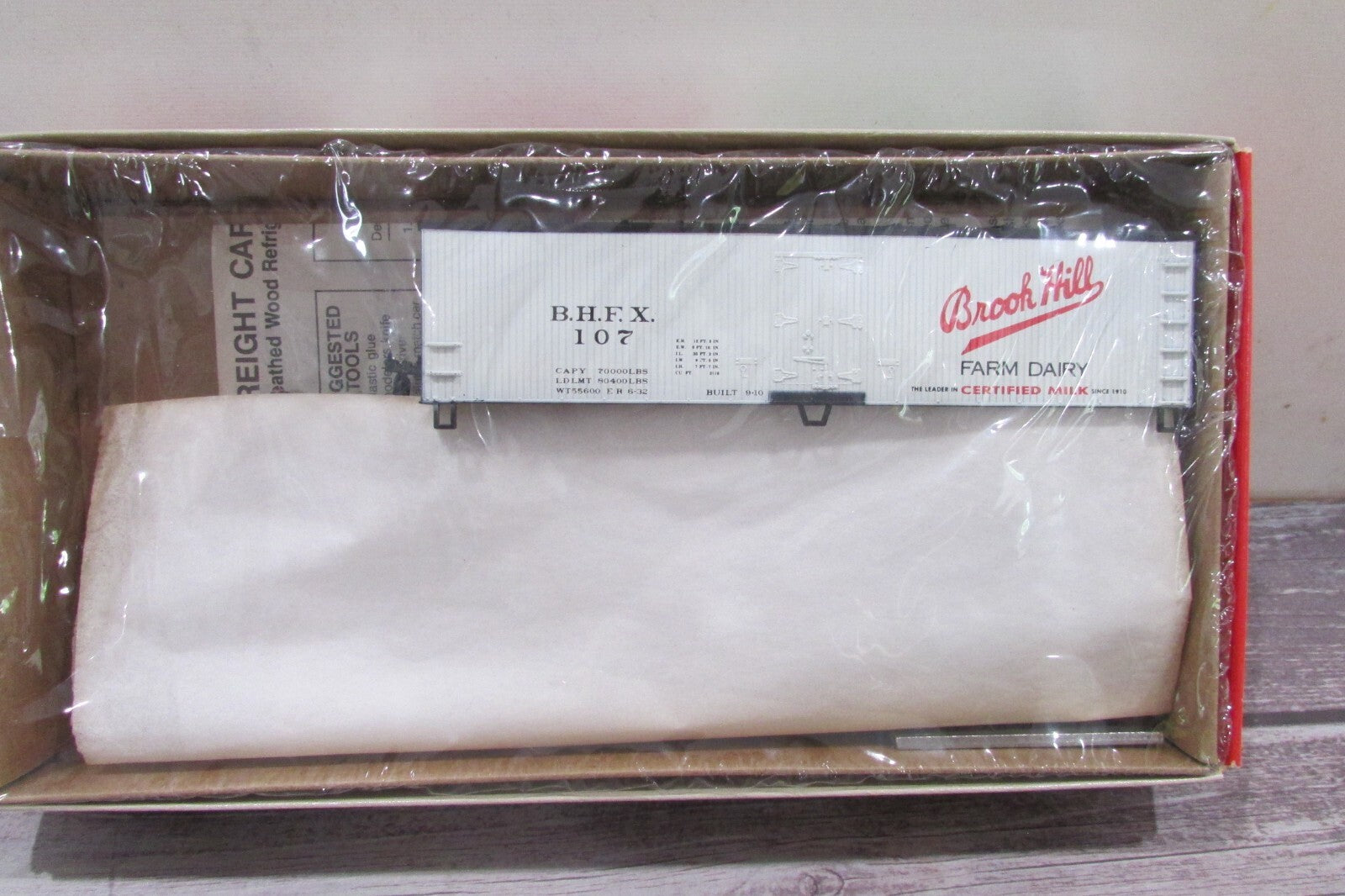 HO Scale Walthers 932-2484 40' Reefer Wood End BK Hill#107  Kit