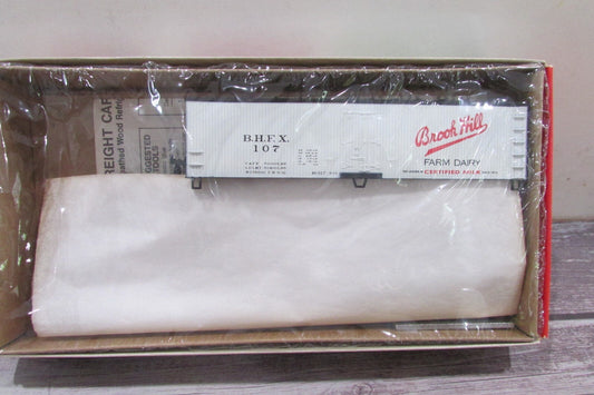 HO Scale Walthers 932-2484 40' Reefer Wood End BK Hill#107  Kit