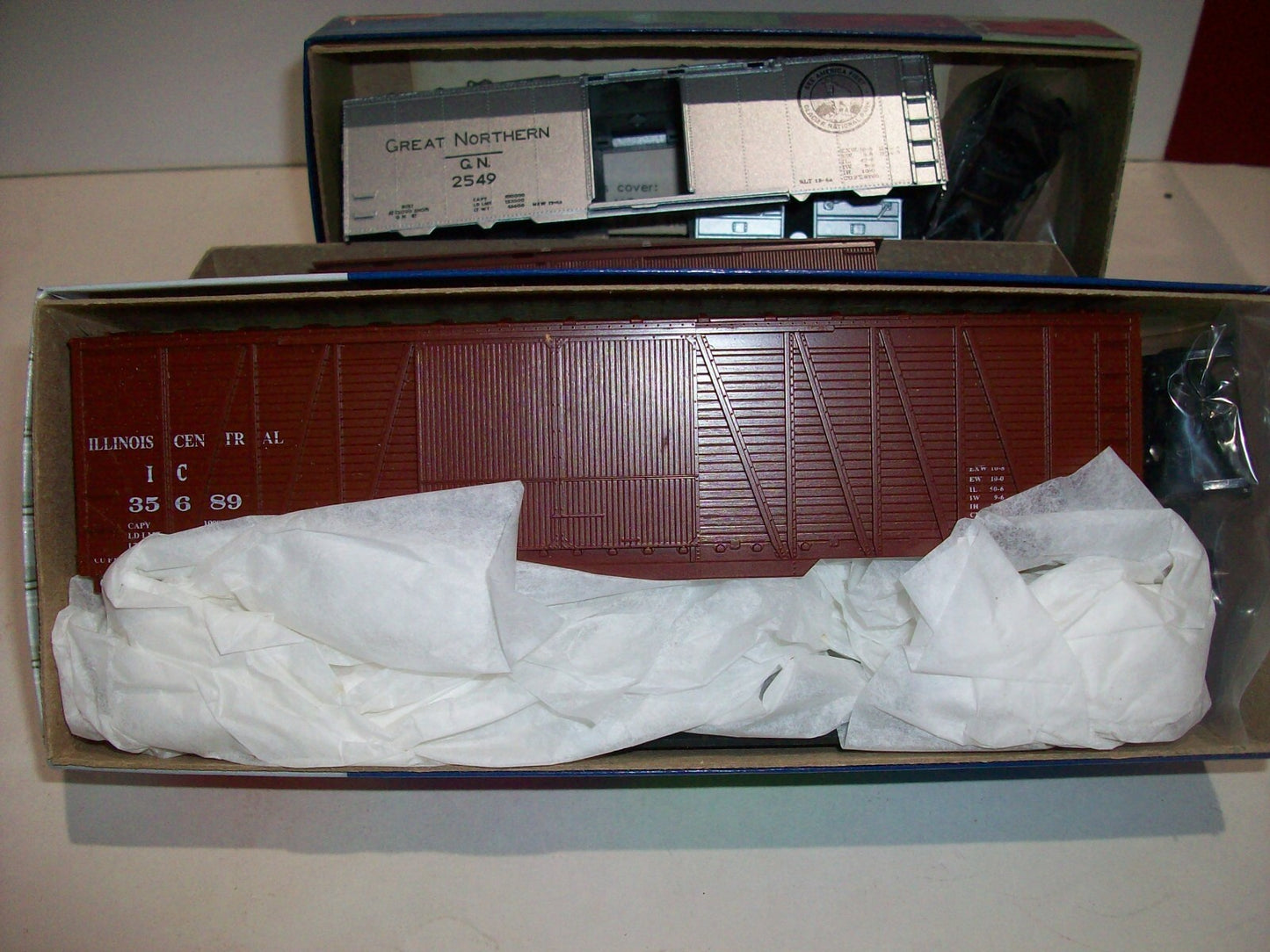 HO Scale (4) RoundHouse Assorted Freight Car Kits Lot#4121