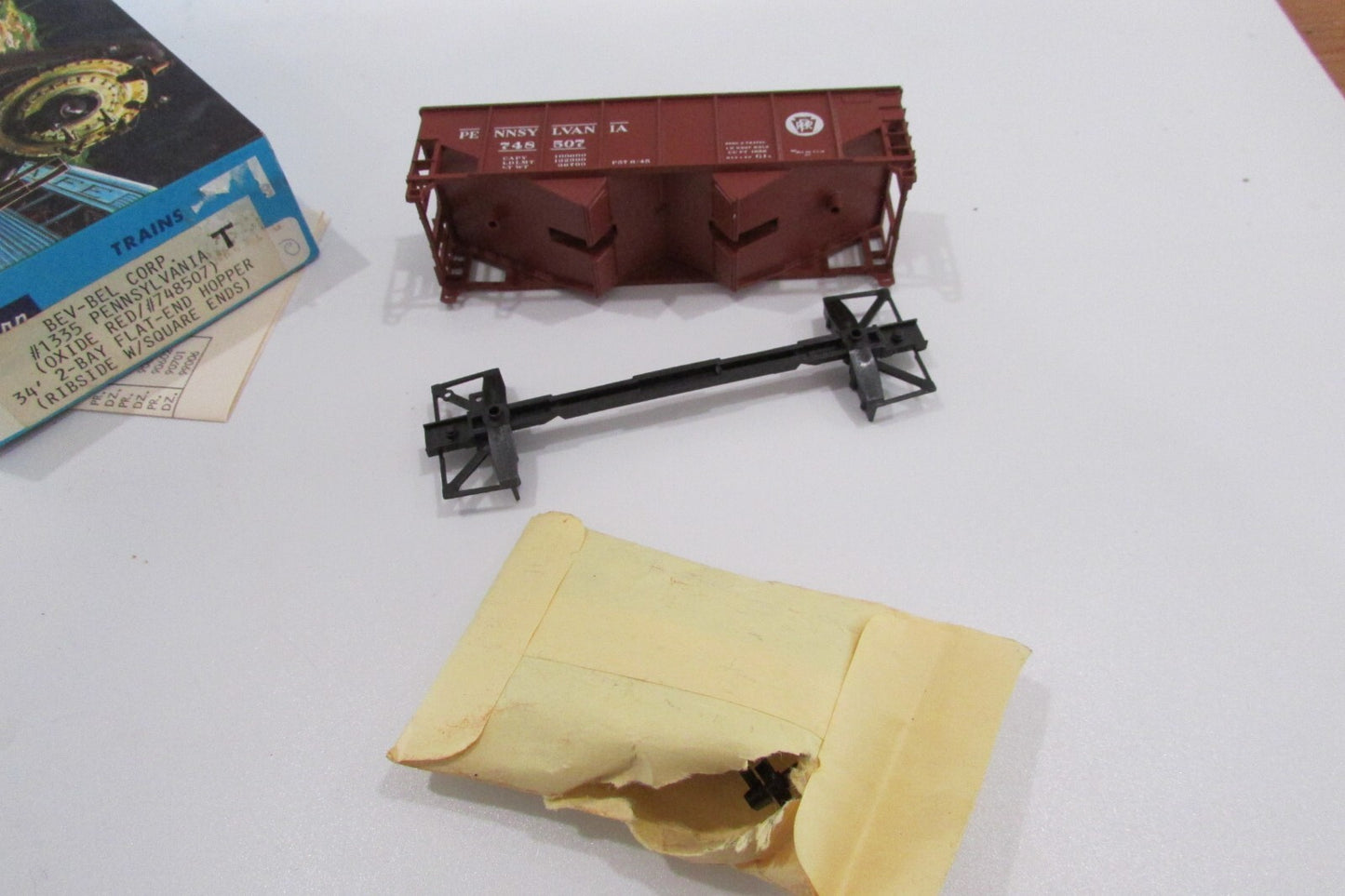 HO Scale Athearn 1335 Pennsylvania 34' 2-Bay Flat End Hopper