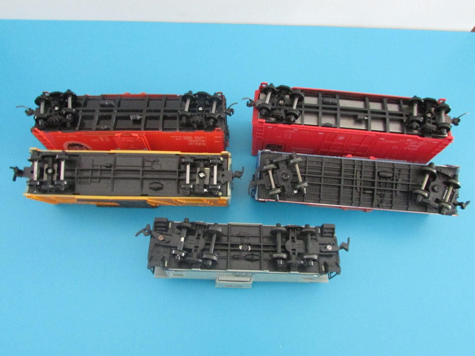 HO Scale (5) Assorted Freight Cars Lot#0855