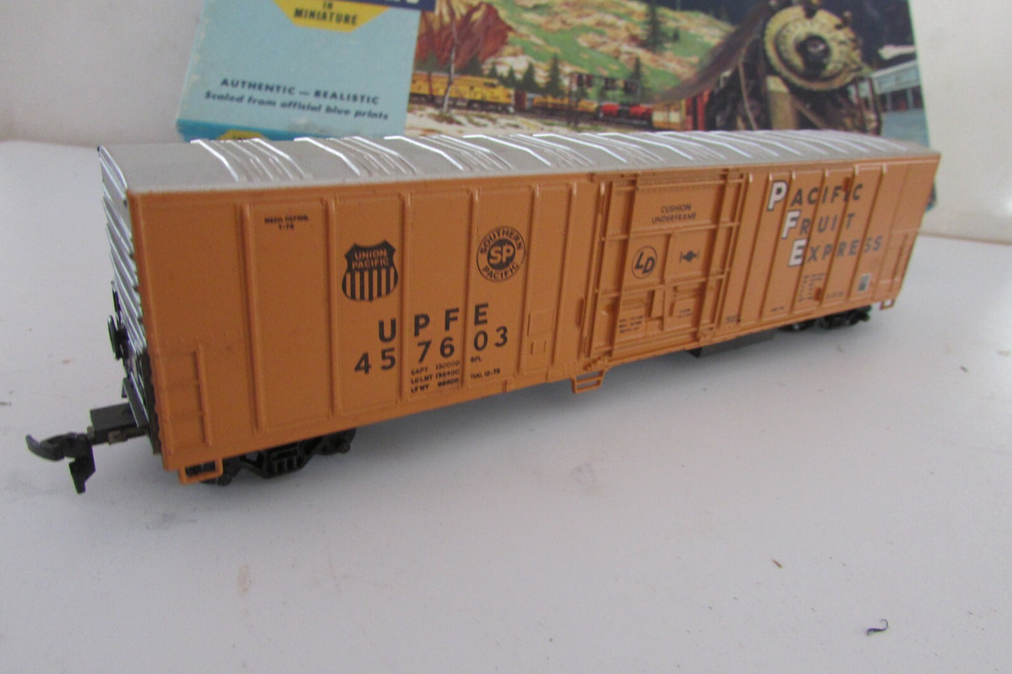 HO Scale Athearn 5465 P.F.E. 57ft Mechanical Reefer #457603 RTR
