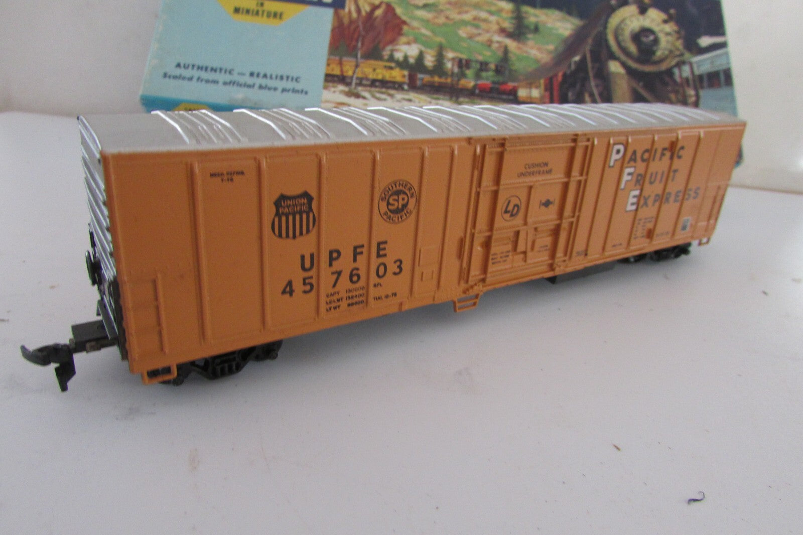 HO Scale Athearn 5465 P.F.E. 57ft Mechanical Reefer #457603 RTR