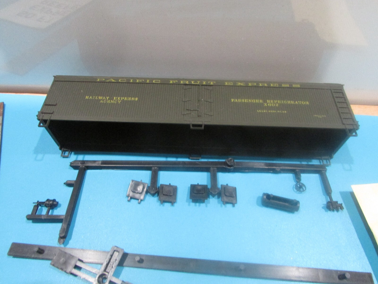 HO Scale Athearn 5335 50ft Express Reefer P.F.E. #X602