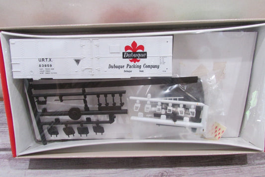 HO Scale Walthers 932-2554 40' Meat Reefer "Dubuque URTX #63859" Kit